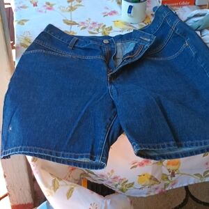 Levis red tab says ze 13/14 shorts